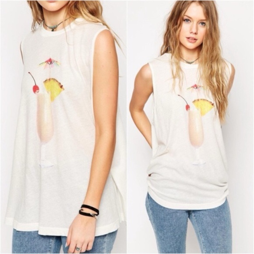 NWT WildFox Women's Cream Sleeveless Top with pins colada & umbrella size small